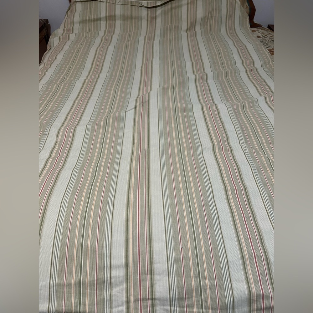 20. Waverly Reversible Twin Size Duvet Cover